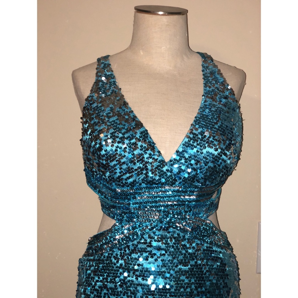 Stunning Halter Top Sequins Formal Dress
